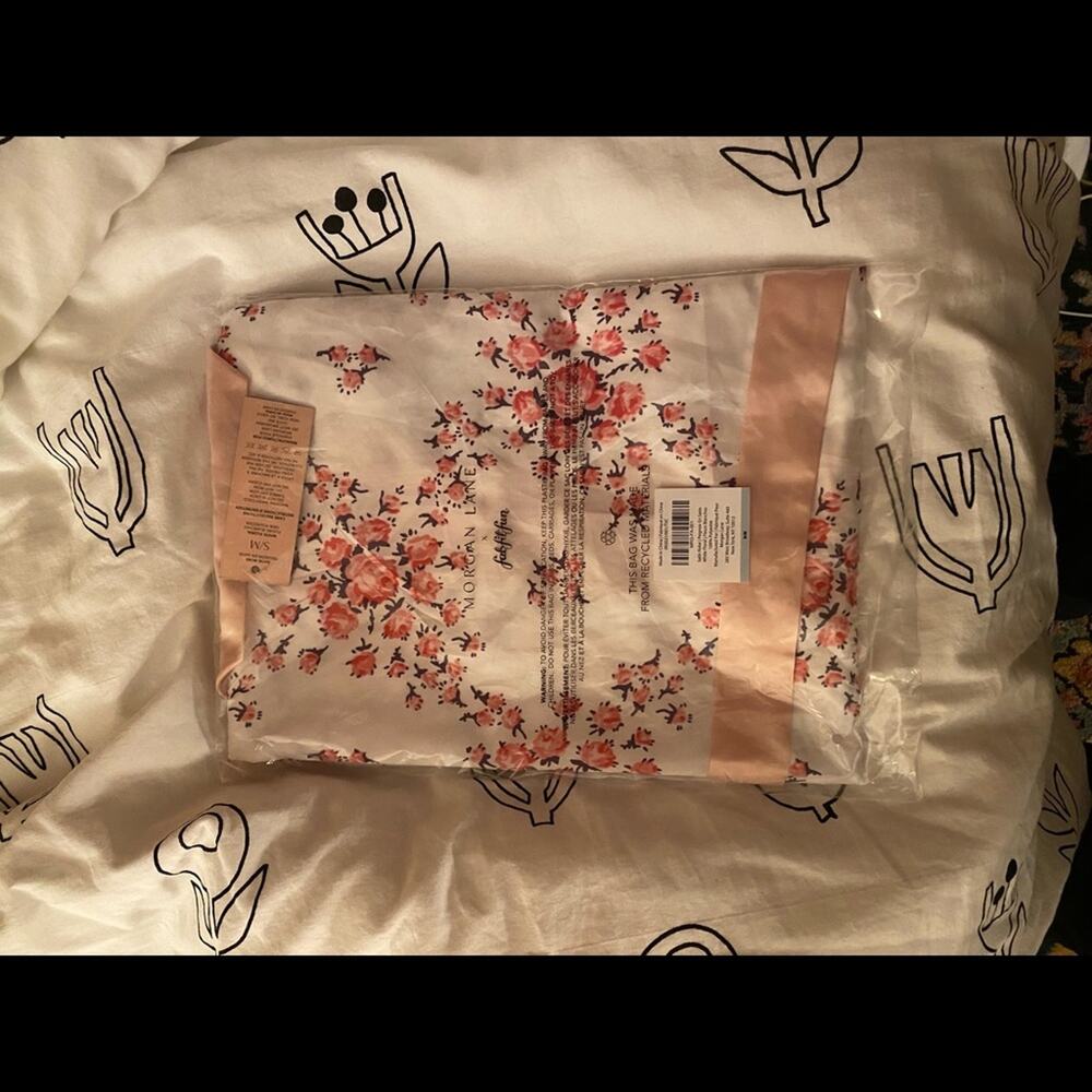 Morgan Lane Allie Robe in White Floral - Picture 3 of 9